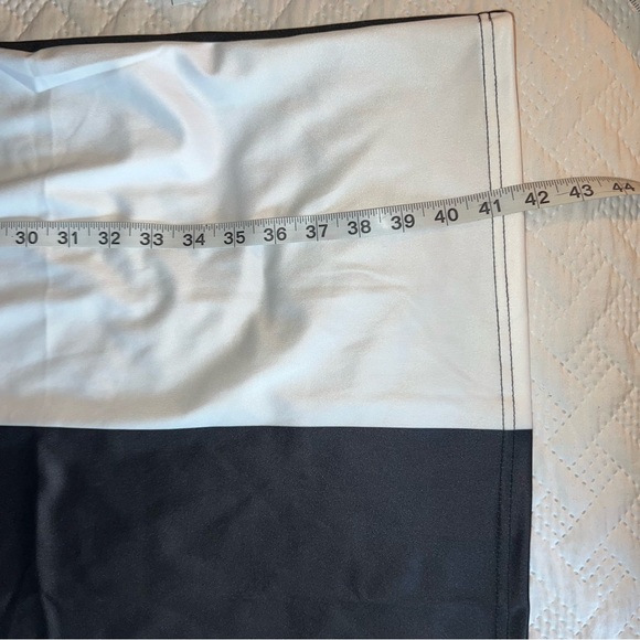 Black and White Sleeveless Dress - Picture 7 of 8